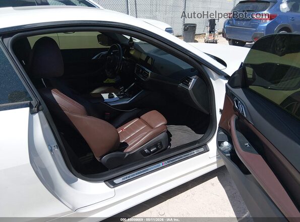 WBA13AR09MCF80714 2021 BMW M4 White წინა სალონის ხედი