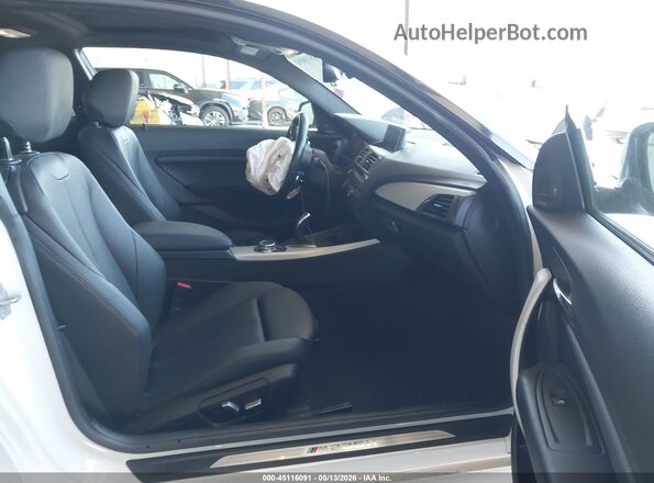 WBA1J9C5XGV696258 2016 BMW M2 White Front interior view