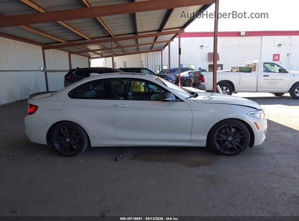 WBA1J9C5XGV696258 2016 BMW M2 White 360 interior view