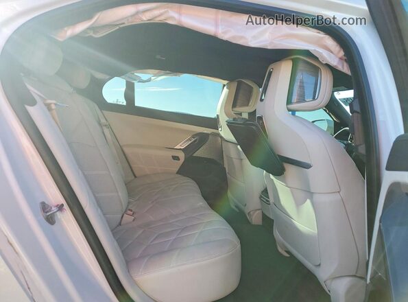 WBA23EH00PCN09836 2023 BMW 7 SERIES White Հետևի նստատեղերի տեսք