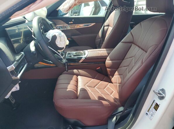 WBA23EH03SCT34734 2025 BMW 7 SERIES White Вид салону спереду