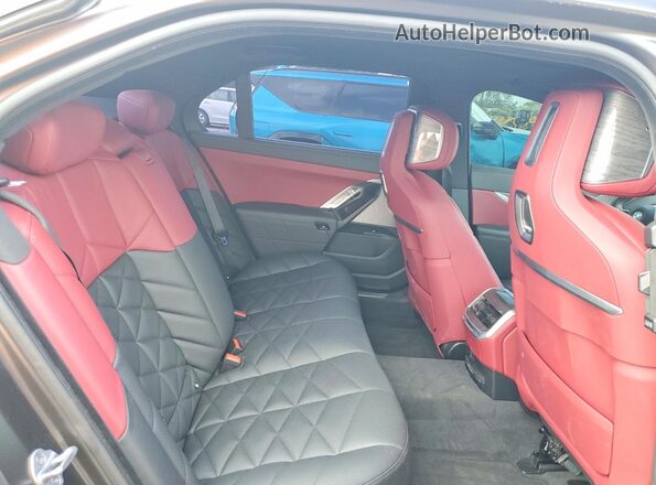 WBA23EH05RCT09490 2024 BMW 7 SERIES Gray Vista de los asientos traseros
