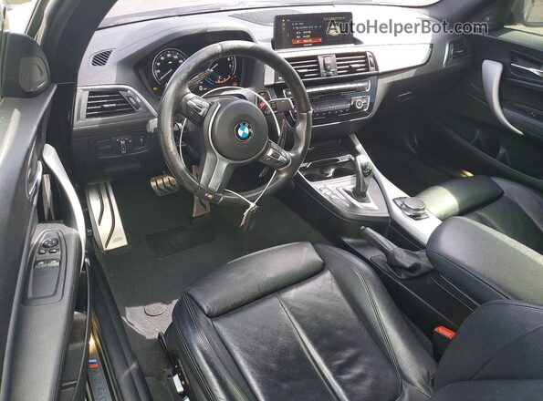 WBA2J7C50JVB28412 2018 BMW M2 Black Vista del salpicadero