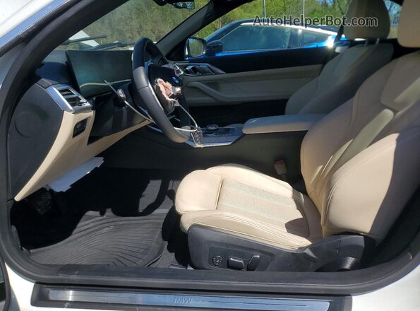 WBA33DB02TCV39020 2026 BMW 4 SERIES White Вид салону спереду