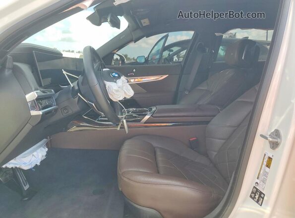 WBA33EH03TCW93507 2026 BMW 7 SERIES White Front interior view