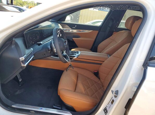 WBA33EH05TCW27220 2026 BMW 7 SERIES White წინა სალონის ხედი