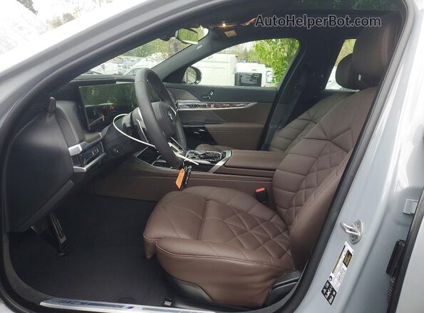 WBA33EH06TCW36220 2026 BMW 7 SERIES Gray წინა სალონის ხედი