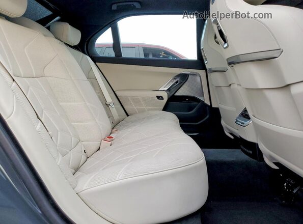 WBA33EJ04RCS19052 2024 BMW 7 SERIES Серый Вид задних сидений