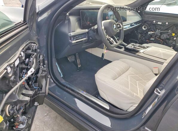 WBA33EJ04RCS19052 2024 BMW 7 SERIES Серый Вид панели приборов