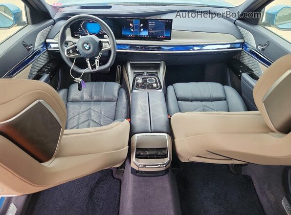 WBA33EJ07RCR42720 2024 BMW 7 SERIES Синий Вид панели приборов