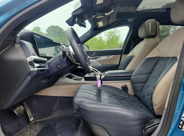 WBA33EJ07RCR42720 2024 BMW 7 SERIES Синий Вид салона спереди