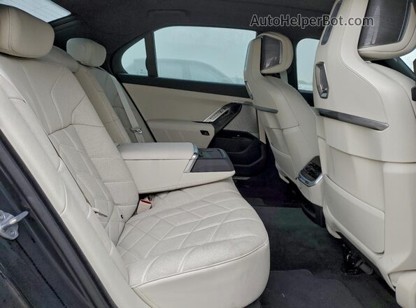 WBA33EJ0XRCT01867 2024 BMW 7 SERIES Black უკანა სავარძლების ხედი