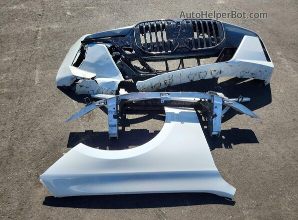 WBA33EJ0XRCT10214 2024 BMW 7 SERIES White Widok komory silnika