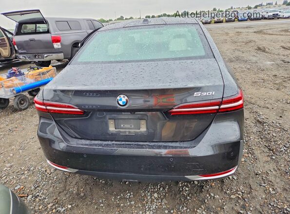 WBA43FJ01RCS76965 2024 BMW 5 SERIES Black Հետևի տեսք