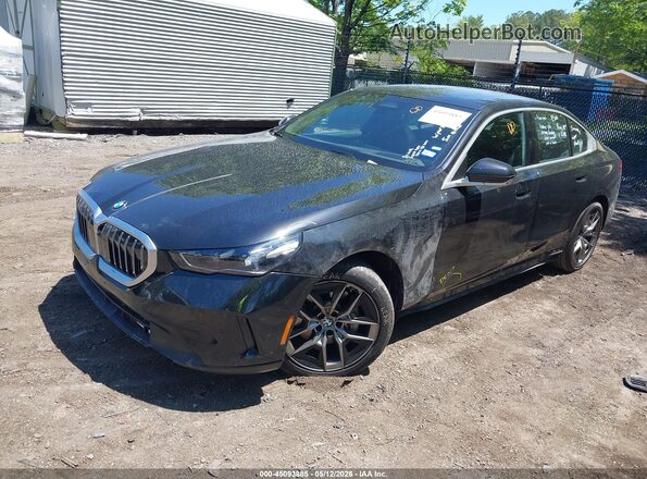 WBA43FJ02TCV65487 2026 BMW 5 SERIES Black წინა მარცხენა ხედი სამი მეოთხედიდან