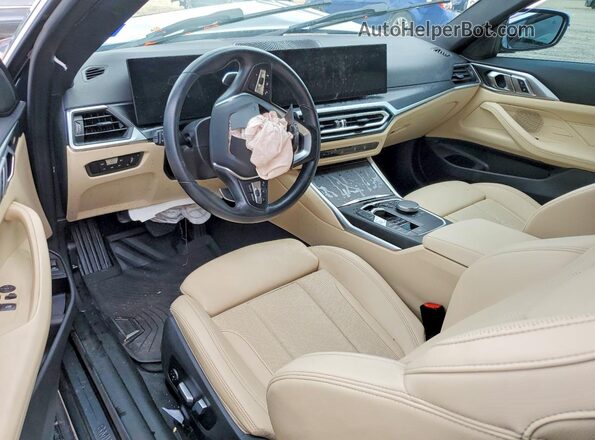 WBA53AP05RCP10691 2024 BMW 4 SERIES Blue Vista del salpicadero