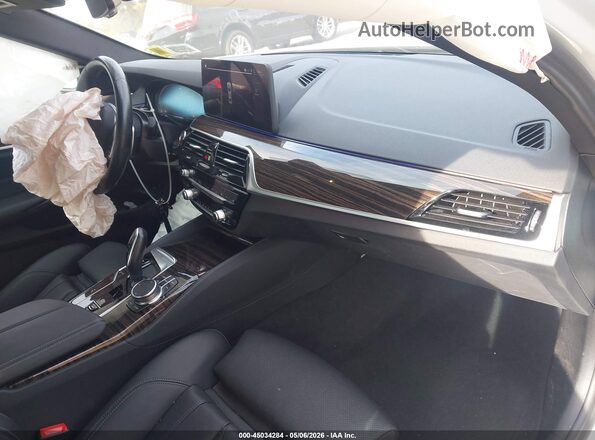WBA53BH03PCM97533 2023 BMW 5 SERIES White Vista interior delantera