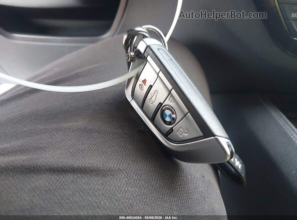 WBA53BH03PCM97533 2023 BMW 5 SERIES White Vista del salpicadero