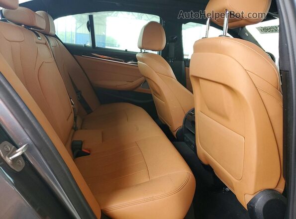 WBA53BJ02MWX29902 2021 BMW 5 SERIES Gray Widok tylnych siedzeń