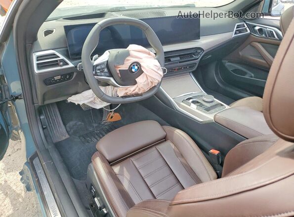 WBA53DB08SCT92306 2025 BMW 4 SERIES Gray Vista del salpicadero