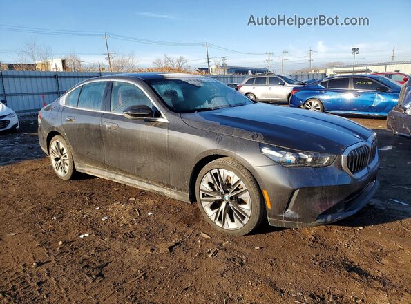 WBA53FJ04RCP81256 2024 BMW 5 SERIES Charcoal Delantero derecho