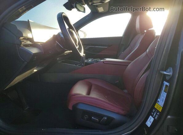 WBA53FJ04RCP81256 2024 BMW 5 SERIES Charcoal Vista interior delantera