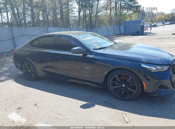 WBA53FJ06RCR17256 2024 BMW 5 SERIES Черный Вид задней части салона