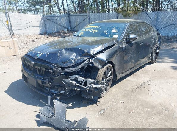 WBA53FJ06RCR17256 2024 BMW 5 SERIES Черный Передняя левая четверть