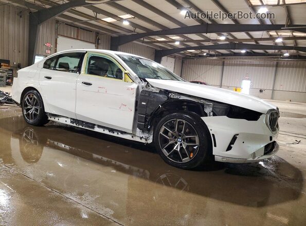 WBA53FJ09TCV23712 2026 BMW 5 SERIES White Передня права чверть
