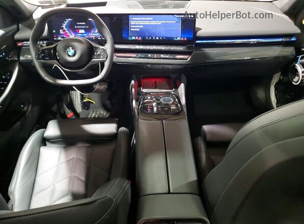 WBA53FJ09TCV23712 2026 BMW 5 SERIES White Вид панелі приладів