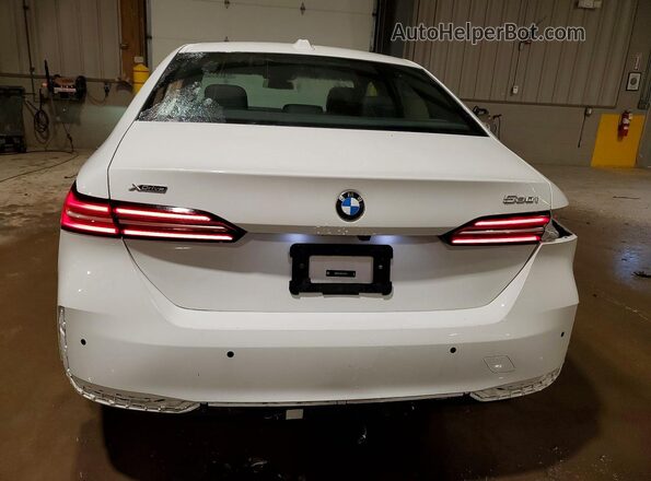 WBA53FJ09TCV23712 2026 BMW 5 SERIES White Вид ззаду