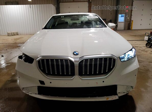 WBA53FJ09TCV23712 2026 BMW 5 SERIES White Вид спереду