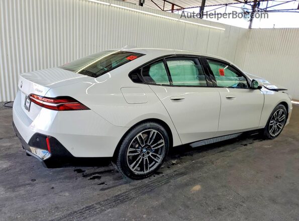 WBA53FJ0XTCX57115 2026 BMW 5 SERIES White Trasero derecho