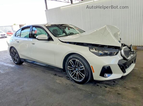 WBA53FJ0XTCX57115 2026 BMW 5 SERIES White Delantero derecho