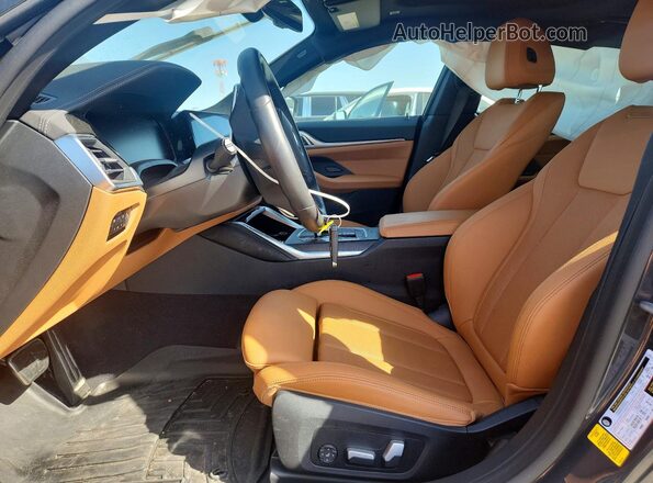 WBA63AV07PFP02899 2023 BMW 4 SERIES Gray Vista interior delantera