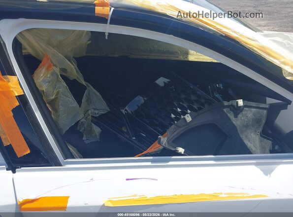 WBA63FJ01TCV47667 2026 BMW 5 SERIES White Widok wnętrza z przodu