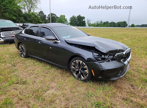 WBA63FJ09SCU20499 2025 BMW 5 SERIES Gray Front right