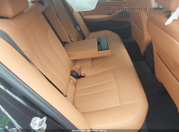 WBA73BJ04PCN29098 2023 BMW 5 SERIES Gray Vista de la etiqueta del VIN
