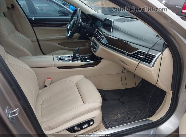 WBA7E2C51GG548266 2016 BMW 7 SERIES Cream Вид салону спереду