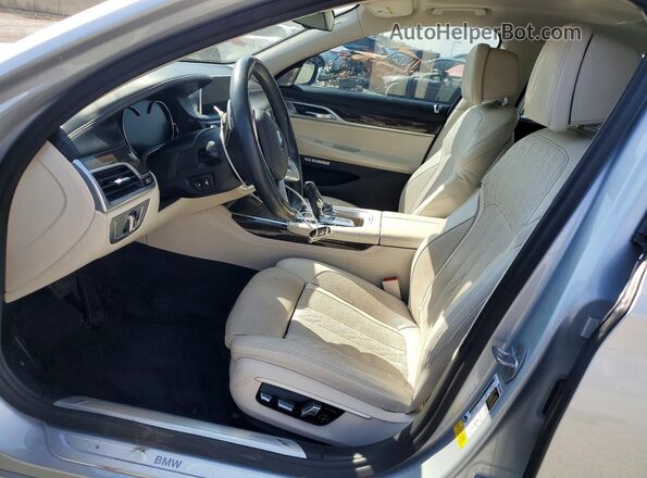 WBA7F0C52HGM21173 2017 BMW 7 SERIES Silver Widok wnętrza z przodu