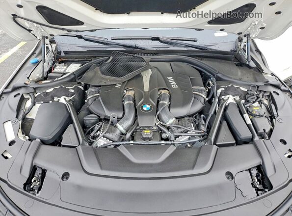 WBA7F2C50JB238093 2018 BMW 7 SERIES White Widok wnętrza z tyłu