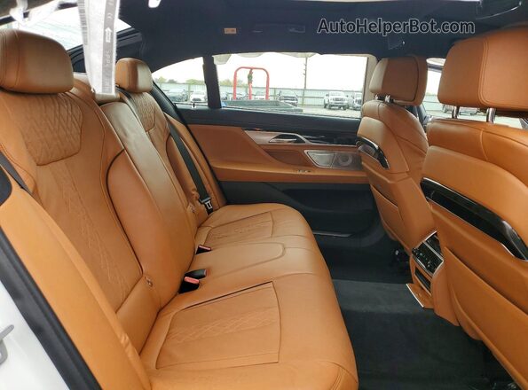 WBA7F2C50JB238093 2018 BMW 7 SERIES White Widok tylnych siedzeń