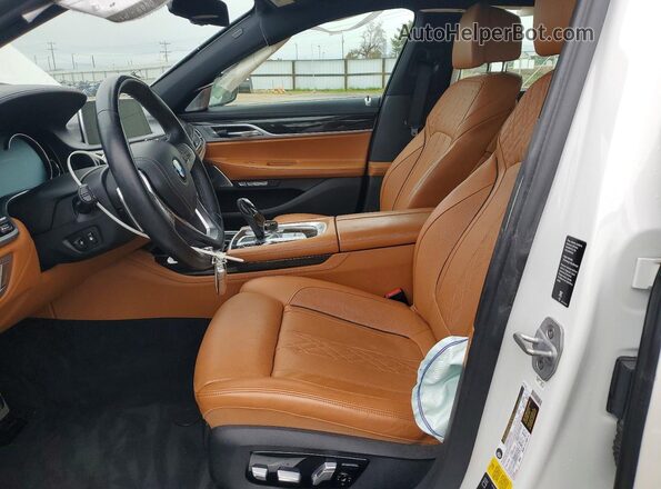 WBA7F2C50JB238093 2018 BMW 7 SERIES White Widok wnętrza z przodu