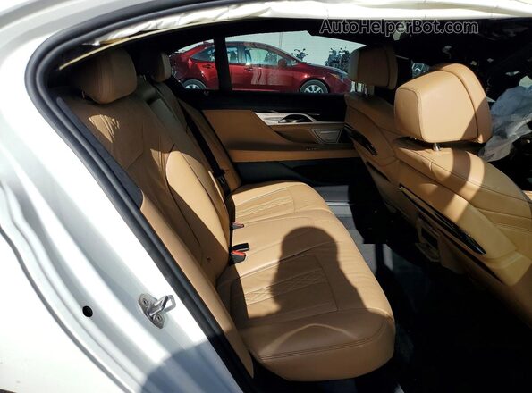 WBA7F2C53HG421985 2017 BMW 7 SERIES White Vista de los asientos traseros