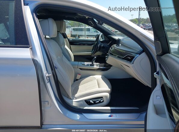 WBA7J2C58JG938137 2018 BMW 7 SERIES Silver Вид салону спереду