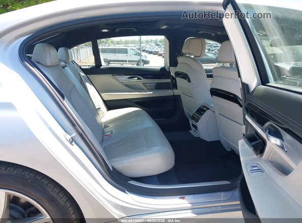WBA7J2C58JG938137 2018 BMW 7 SERIES Silver Вид наклейки з VIN-кодом