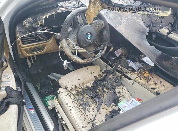 WBA7U2C04LCD32651 2020 BMW 7 SERIES White Առջևի վահանակի տեսք