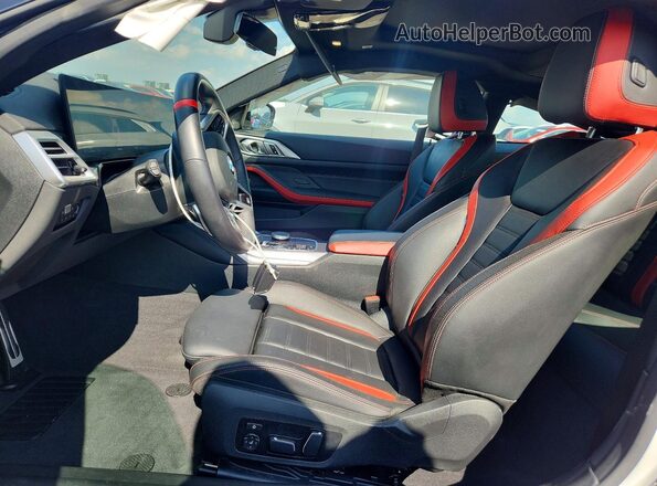 WBA83DA03SCT82734 2025 BMW M4 Белый Вид салона спереди