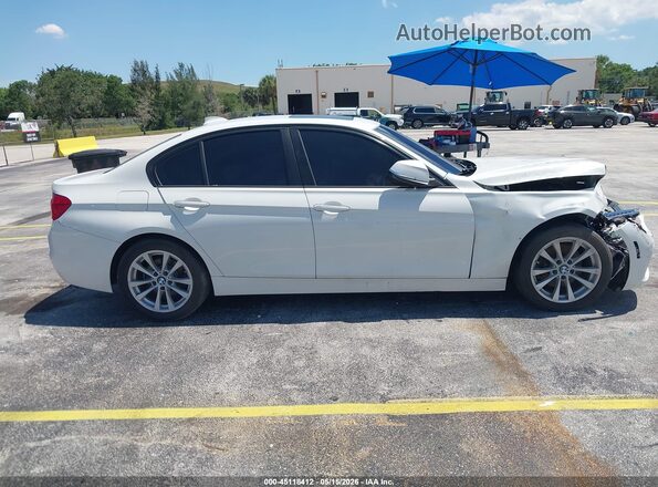 WBA8A9C58JAD27902 2018 BMW 3 SERIES Белый Вид задней части салона