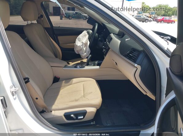 WBA8A9C58JAD27902 2018 BMW 3 SERIES Белый Вид салона спереди